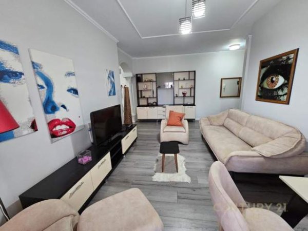 Tirane, jepet me qera apartament 2+1+BLK Kati 5, 110 m² 700 Euro (rruga e barrikadave)
