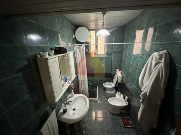 Tirane, jepet me qera apartament 2+1 Kati 4, 110 m² 600 Euro (Rruga Ibrahim Rugova)