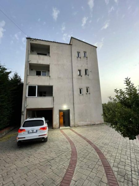 Tirane, jepet me qera Vile 5+1+BLK Kati 4, 800 m² 1.000 Euro (Dajt)