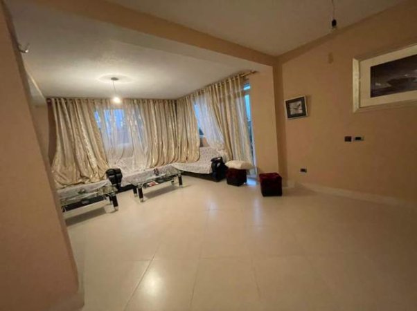 Tirane, jepet me qera Vile 5+1+BLK Kati 4, 800 m² 1.000 Euro (Dajt)