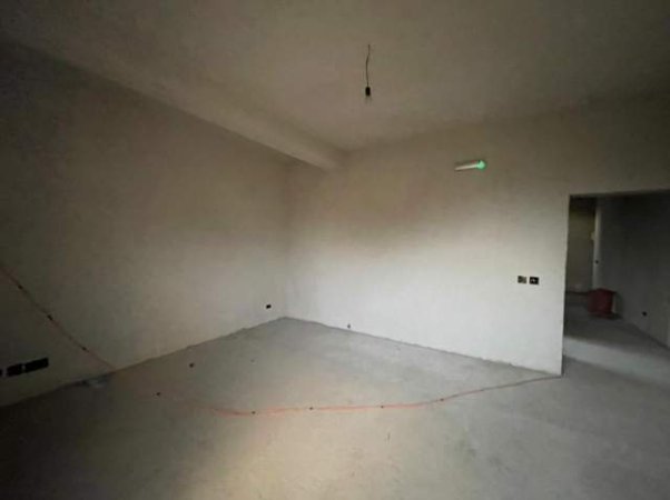 Tirane, jepet me qera Vile 5+1+BLK Kati 4, 800 m² 1.000 Euro (Dajt)