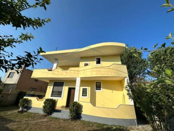 Tirane, shitet shtepi 2 Katshe 241 m² 200.000 Euro (Kombinat)