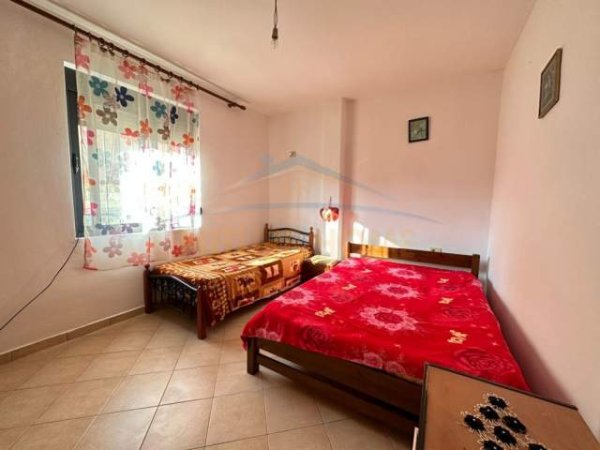 Tirane, shitet shtepi 2 Katshe 241 m² 200.000 Euro (Kombinat)