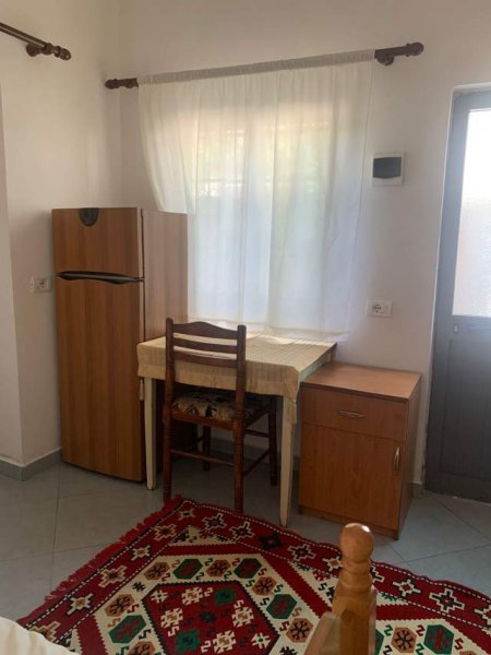 Tirane, jepet me qera shtepi 1+1 Kati 0, 35 m² 27.000 Leke (Rruga e dibrës)