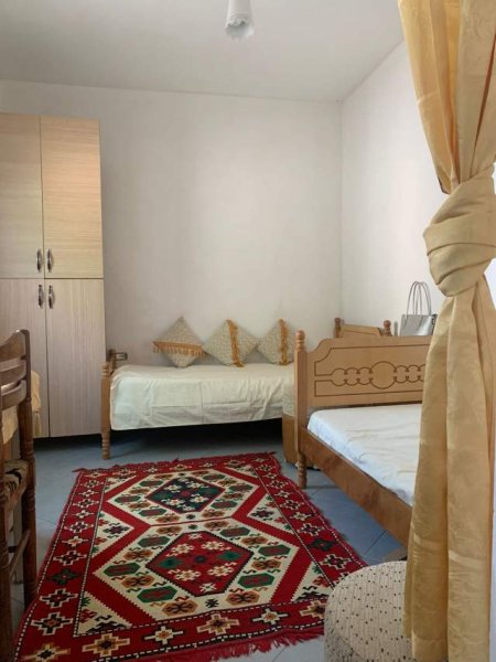 Tirane, jepet me qera shtepi 1+1 Kati 0, 35 m² 27.000 Leke (Jakov Milaj)