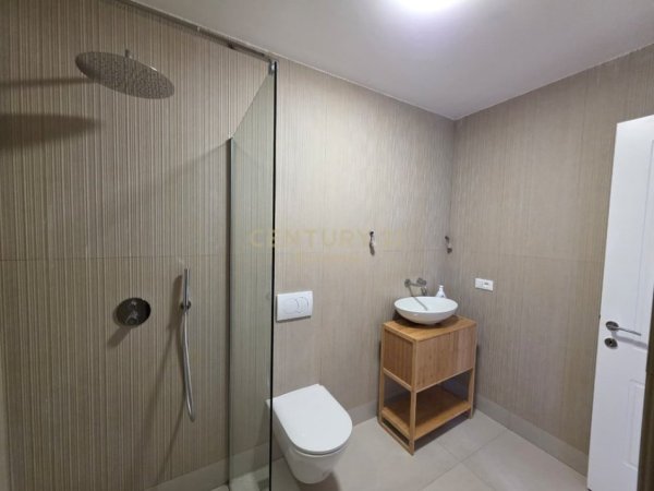 Tirane, jepet me qera ambjent biznesi Kati 3, 158 m² 1.850 € (Liqeni Tiranes)