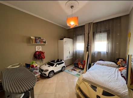 Tirane, jepet me qera apartament 2+1+Ballkon Kati 5, 117 m² 600 € (tek Kodra e Diellit, prane Super market ALDI.)