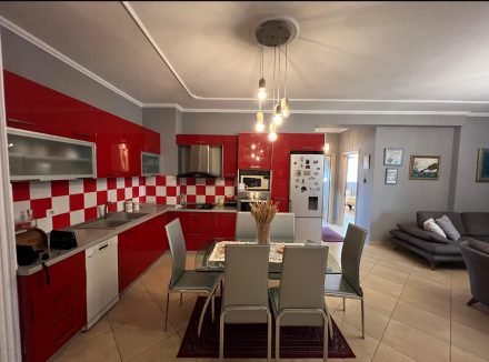 Tirane, jepet me qera apartament 2+1+Ballkon Kati 5, 117 m² 600 € (tek Kodra e Diellit, prane Super market ALDI.)