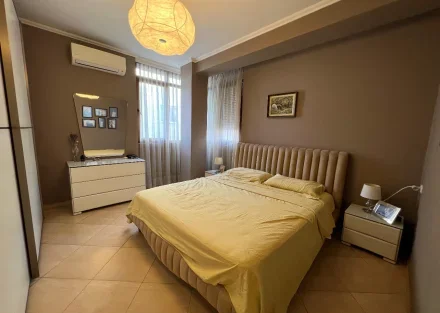 Tirane, jepet me qera apartament 2+1+Ballkon Kati 5, 117 m² 600 € (tek Kodra e Diellit, prane Super market ALDI.)