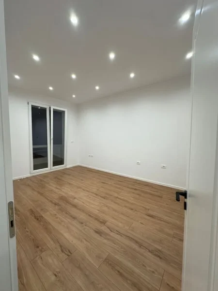 Tirane, shitet apartament 2+1+Ballkon Kati 4, 73 m² 168.000 € (MINE PEZA)