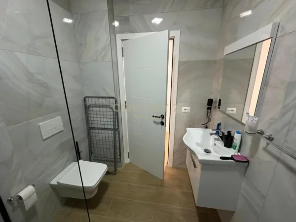 Durres, shitet garsonier 1+1 Kati 6, 45 m² 90.000 € (Qerret)