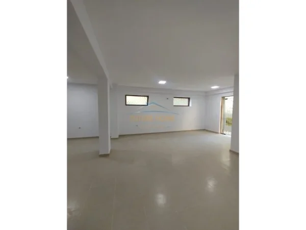 Tirane, jepet me qera ambjent biznesi Kati 0, 91 m² 900 € (Kopshti Botanik)