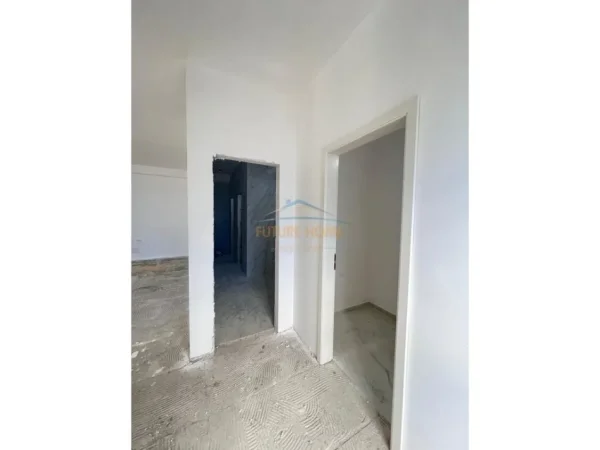 Tirane, jepet me qera ambjent biznesi Kati 0, 216 m² 3.000 € (Kompleksi Kaimi, Ali Demi)