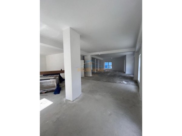 Tirane, jepet me qera ambjent biznesi Kati 0, 216 m² 3.000 € (Kompleksi Kaimi, Ali Demi)