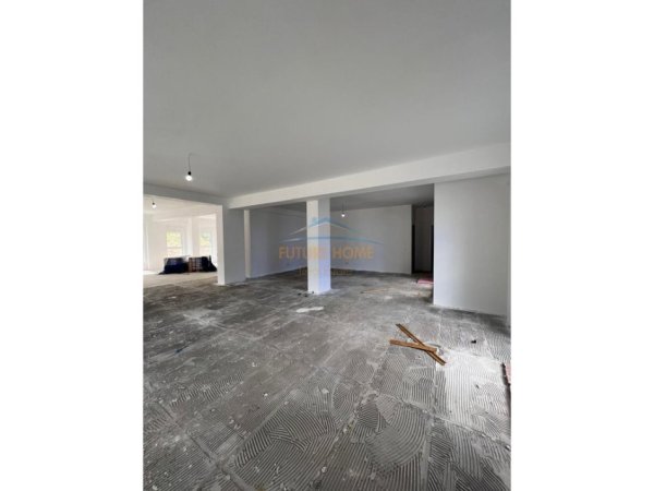 Tirane, jepet me qera ambjent biznesi Kati 0, 216 m² 3.000 € (Kompleksi Kaimi, Ali Demi)