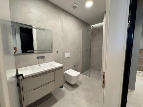 Tirane, jepet me qera apartament 1+1 Kati 3, 128 m² 1.966 € (Sheshit Skënderbej)