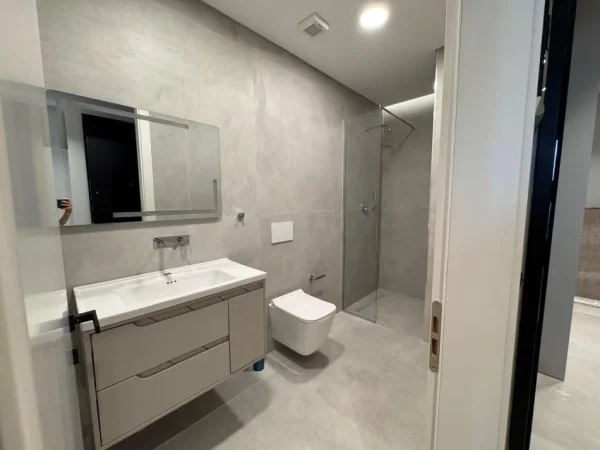 Tirane, jepet me qera apartament 1+1 Kati 3, 128 m² 1.966 € (Sheshit Skënderbej)