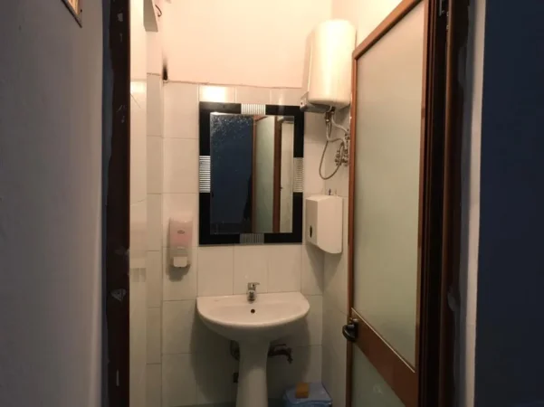 Tirane, shes dyqan Kati 0, 35 m² (Rruga Qelqit)