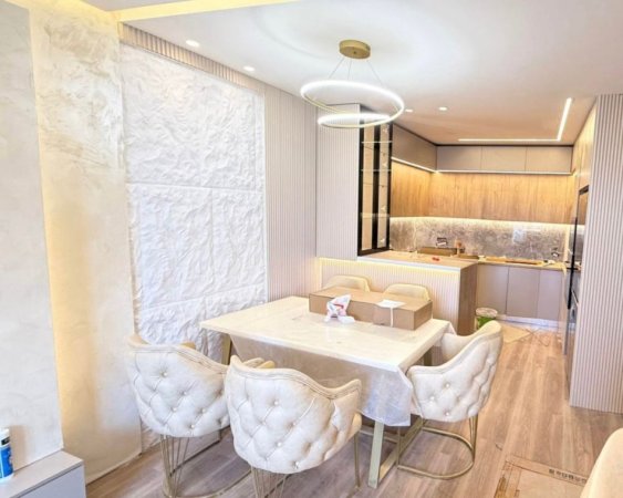 Tirane, shitet apartament 2+1+Ballkon Kati 5, 98 m² 261.791 € (Rruga Dibres)