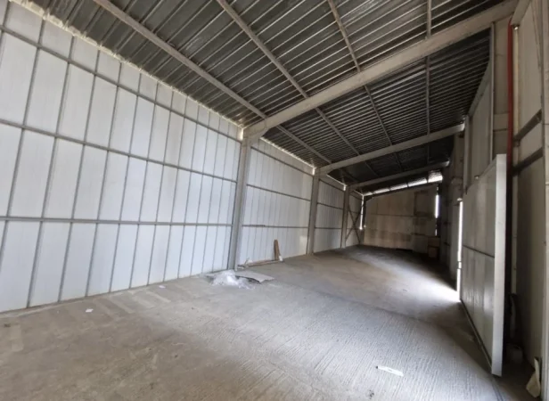 Tirane, jepet me qera magazine Kati 0, 250 m² 750 € 