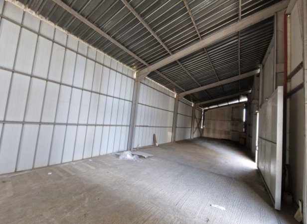 Tirane, jepet me qera magazine Kati 0, 250 m² 750 € 