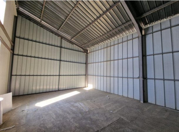 Tirane, jepet me qera magazine Kati 0, 250 m² 750 € 