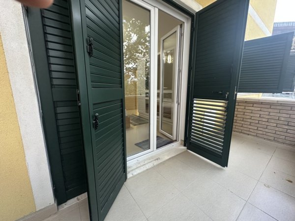 Tirane, shitet apartament 2+1+Ballkon Kati 3, 97 m² 220.000 € (Veneto, Liqeni Thate)