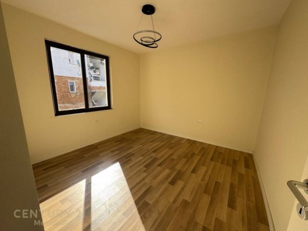 Tirane, shitet apartament 2+1 Kati 4, 76 m² 155.000 € (Mine Peza)