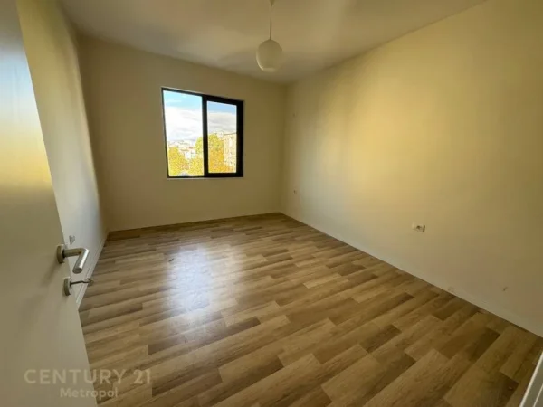 Tirane, shitet apartament 2+1 Kati 4, 76 m² 155.000 € (Mine Peza)