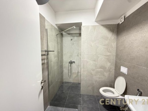 Tirane, jepet me qera zyre Kati 6, 117 m² 1.500 € (Rr. e Kavajes)