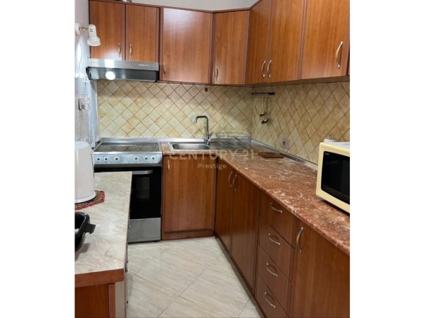 Tirane, jepet me qera apartament 2+1 Kati 5, 80 m² 800 € (Ambasada Amerikane)
