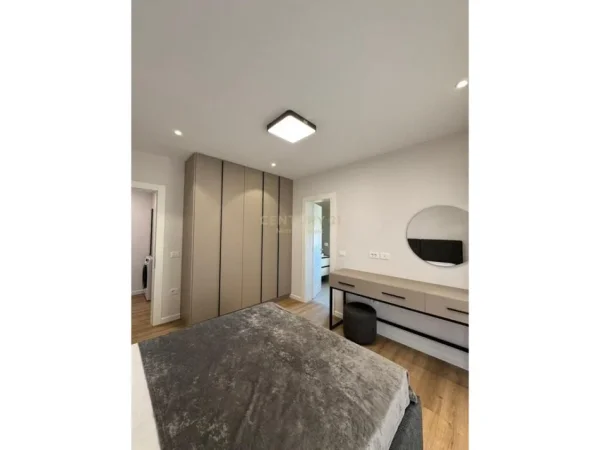 Tirane, jepet me qera apartament 2+1+Aneks+Ballkon Kati 6, 111 m² 950 € (Ish-Tregu Elektrik)