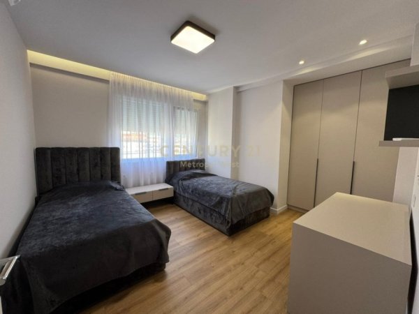 Tirane, jepet me qera apartament 2+1+Aneks+Ballkon Kati 6, 111 m² 950 € (Ish-Tregu Elektrik)