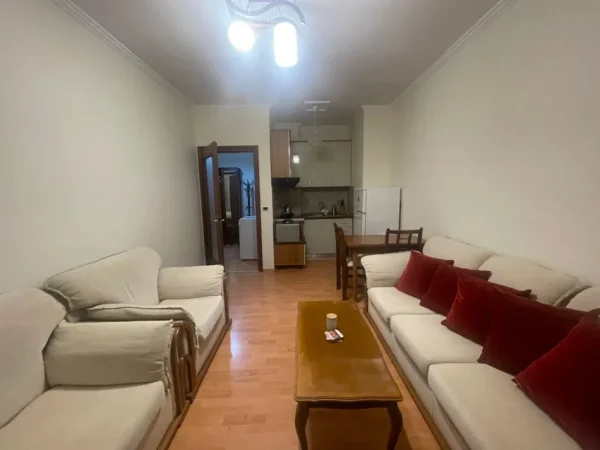 APARTARTAMENT 1+1 ME QIRA  450 € (ISH EKSPOZITA)