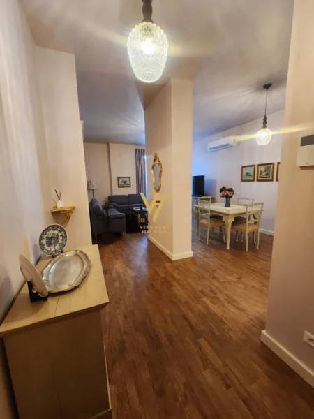 Tirane, jepet me qera apartament 2+1+Ballkon Kati 2, 107 m² 1.500 € (RRUGA E KOSOVAREVE)