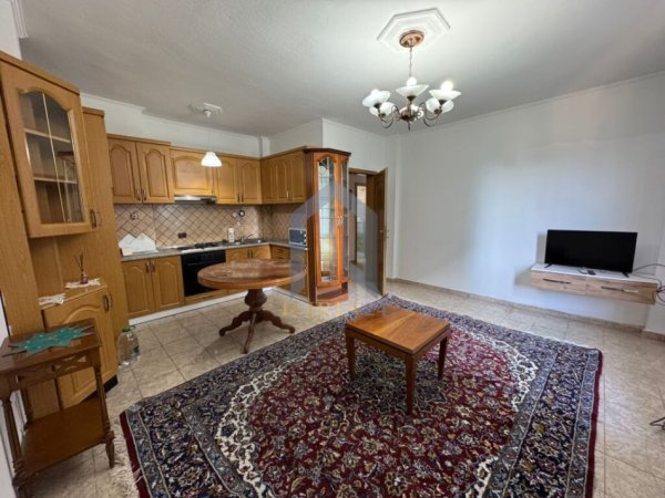 Tirane, jap me qera apartament 2+1+Ballkon Kati 7, 100 m² 700 € (Bllok)