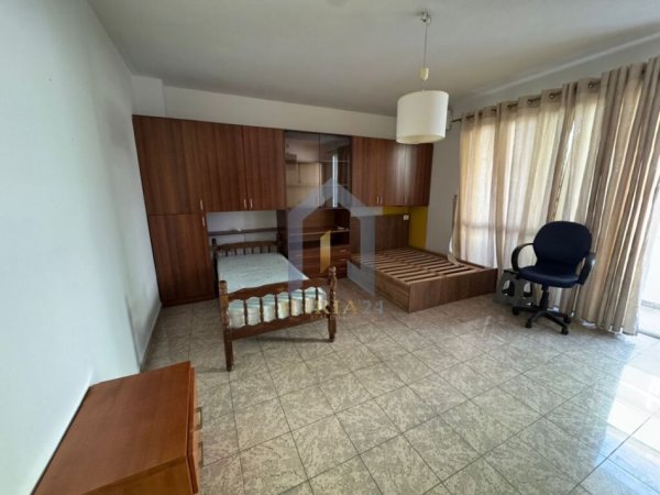 Tirane, jap me qera apartament 2+1+Ballkon Kati 7, 100 m² 700 € (Bllok)