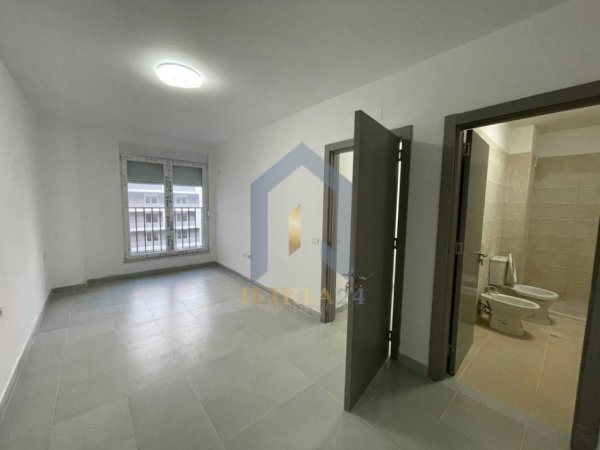 Tirane, jap me qera apartament 3+1+Ballkon Kati 3, 120 m² 500 € (5 Maj)
