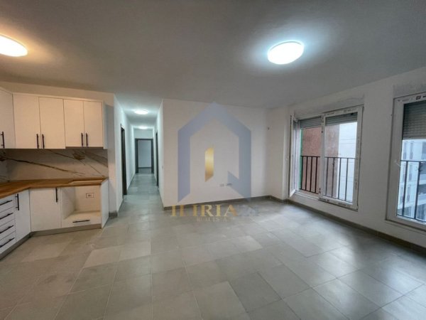 Tirane, jap me qera apartament 3+1+Ballkon Kati 3, 120 m² 500 € (5 Maj)