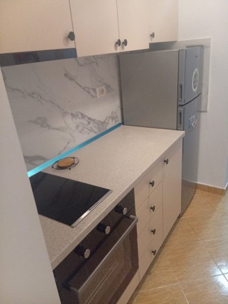 Jepet me Qera Apartament 1+1 ne Brryl, afer Maternitetit të Ri,  ,  60 m² 400 €URO