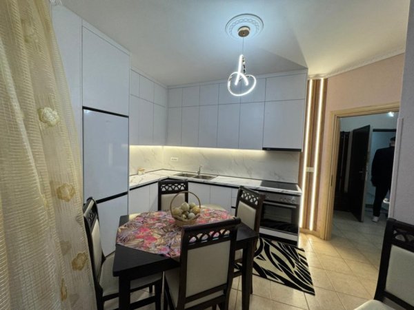 Tirane, jepet me qera apartament 1+1 Kati 3, 450 € 