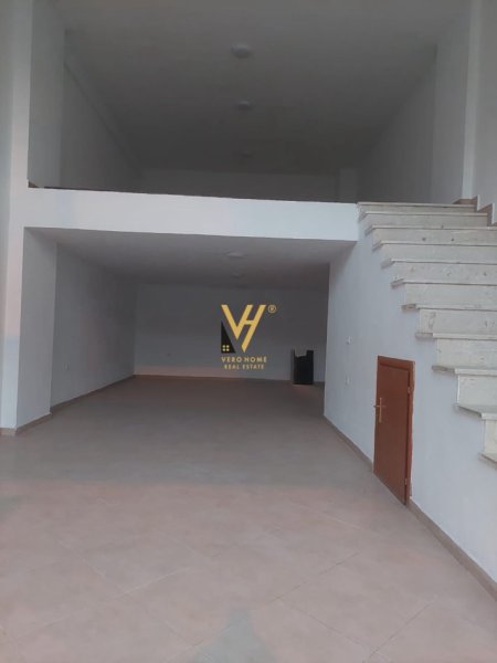 Tirane, jepet me qera dyqan Kati 0, 90 m² 700 € (RRUGA E BURGUT)
