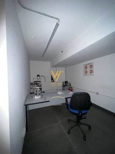 Tirane, jepet me qera dyqan Kati 0, 90 m² 1.800 € (STADIUMI DINAMO)