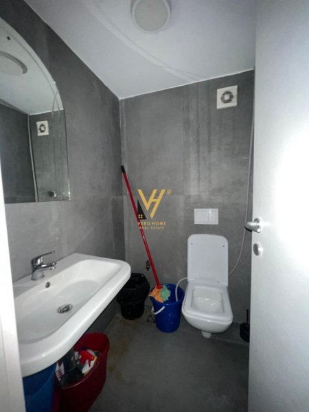 Tirane, jepet me qera dyqan Kati 0, 90 m² 1.800 € (STADIUMI DINAMO)