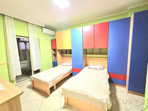 Tirane, jepet me qera apartament 2+1 Kati 8, 121 m² 650 € (Zogu i Zi)