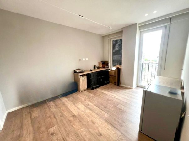 Tirane, shitet apartament 3+1+Ballkon Kati 4, 110 m² 300.000 € (21Dhjetori)