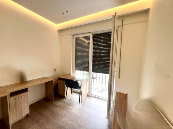 Tirane, shitet apartament 3+1+Ballkon Kati 4, 110 m² 300.000 € (21Dhjetori)