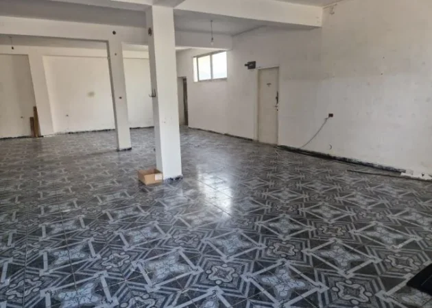 Tirane, jepet me qera zyre Kati 0, 160 m² 450 € (don bosko)
