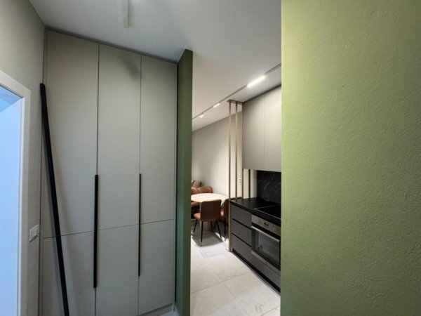 Tirane, jepet me qera apartament 1+1 Kati 1, 550 € 