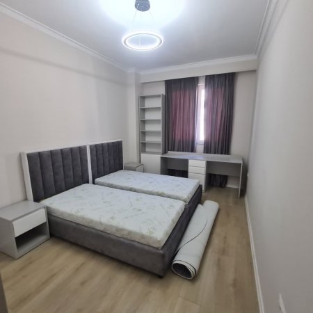 Yzberisht-Grand Gallery/jap 2+1 te mobiluar, 500 €